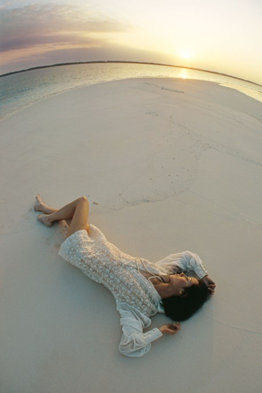 Thea-Porter-Vogue-1969-May-Arnaud-de-Rosnay_592x888