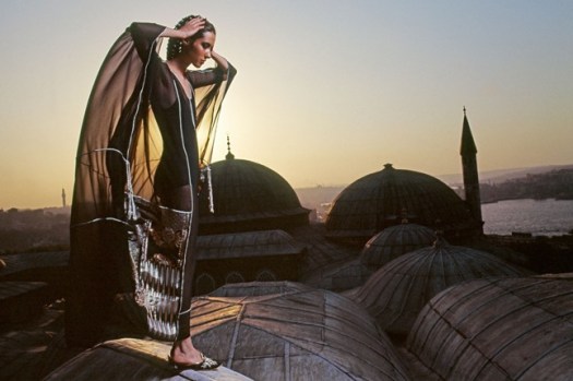 Thea-Porter-Vogue-1971-November-Barry-Lategan_646x430